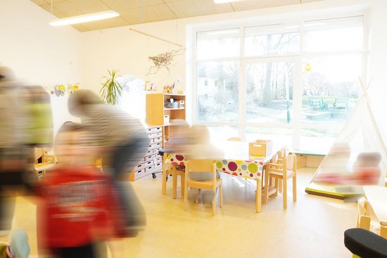 Heller und freundlicher Gruppenraum in der Kita Bunte Welt