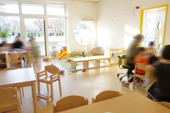 Gruppenraum mit spielenden Kindern in der Kita Bunte Welt