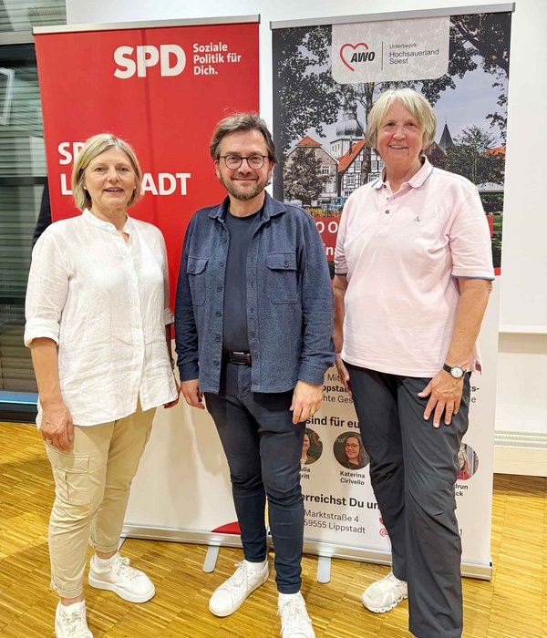 vl.n.r.: Marlies Stotz (Co-Vorsitzende des SPD-Ortsvereins Lippstadt), Thomas Kutschaty (ehemaliger NRW-Justizminister SPD), Bea Geisen (Sprecherin der AWO-Ortsgruppe Lippstadt)
