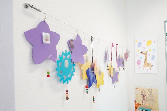 Gebastelte und bunte Wanddeko in der Kita Bunte Welt