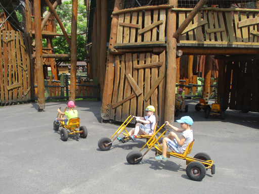 Kinder auf Chopper-Fahrzeugen