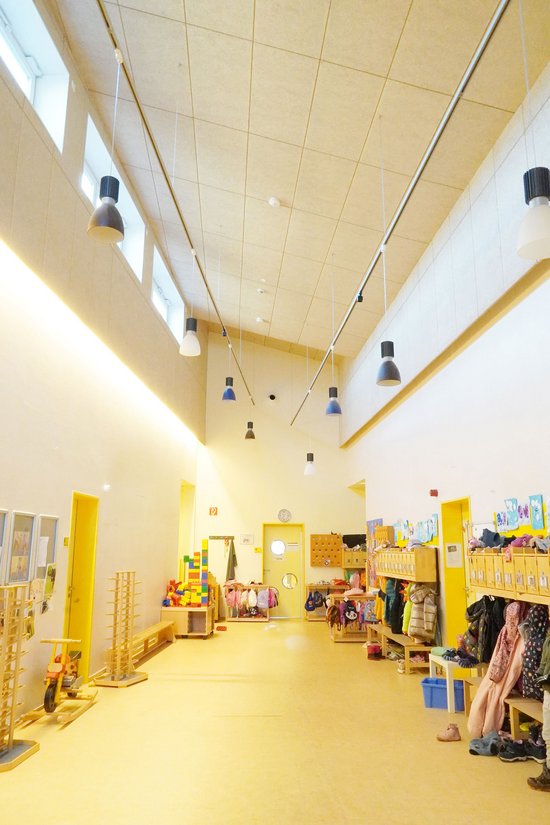Kita Bunte Welt Flurbereich Flurbereich mit hoher Decke in der Kita Bunte Welt